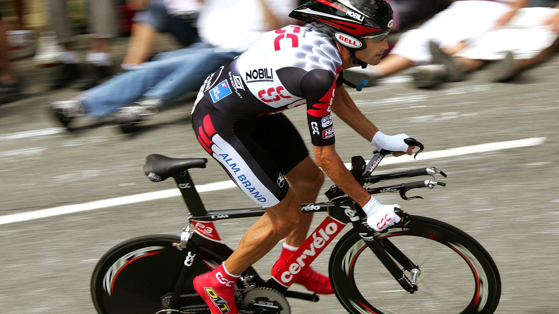 浓眉制霸内线,广厦力克灰熊,一场定义亚洲篮球未来的胜利