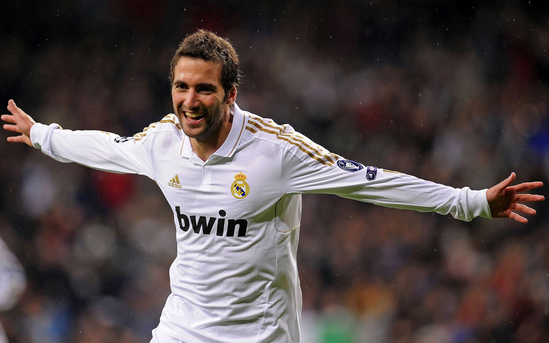 洪都拉斯斩落拜仁，当足球版图在慕尼黑的雨中倾斜